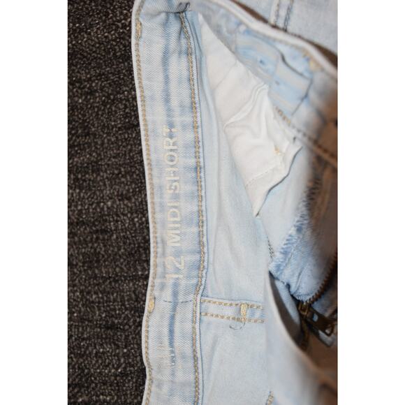 Gap Kids, Midi Denim Shorts, Light Wash, Factory Tears, EGU/LN, Size 12 - Picture 5 of 6